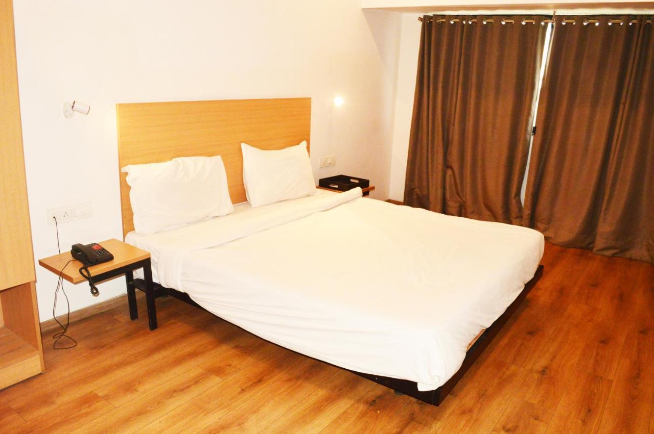 Hotel Orient Avenue Nágpur Kültér fotó